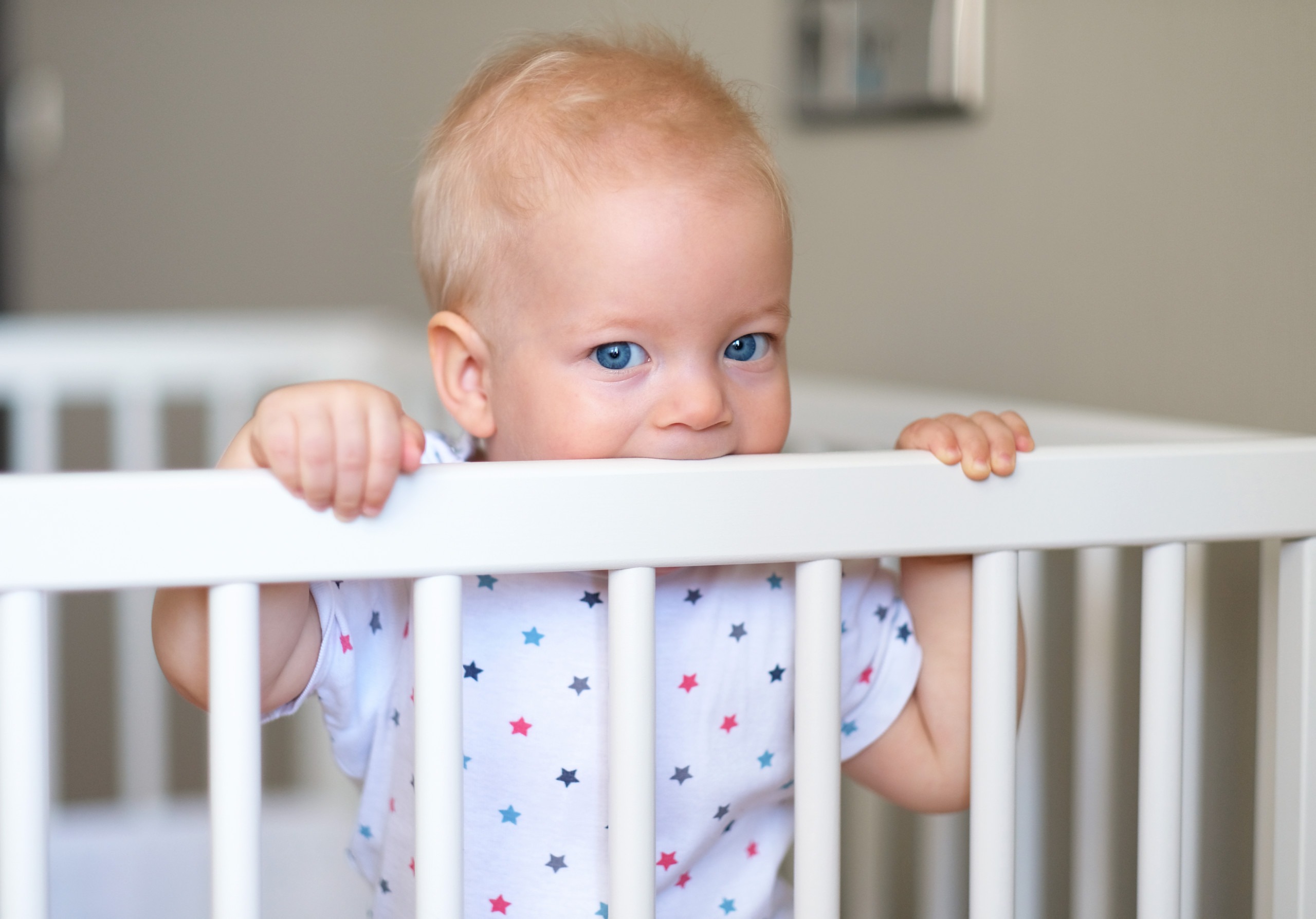 baby sits or stands in the crib and won't fall sleep